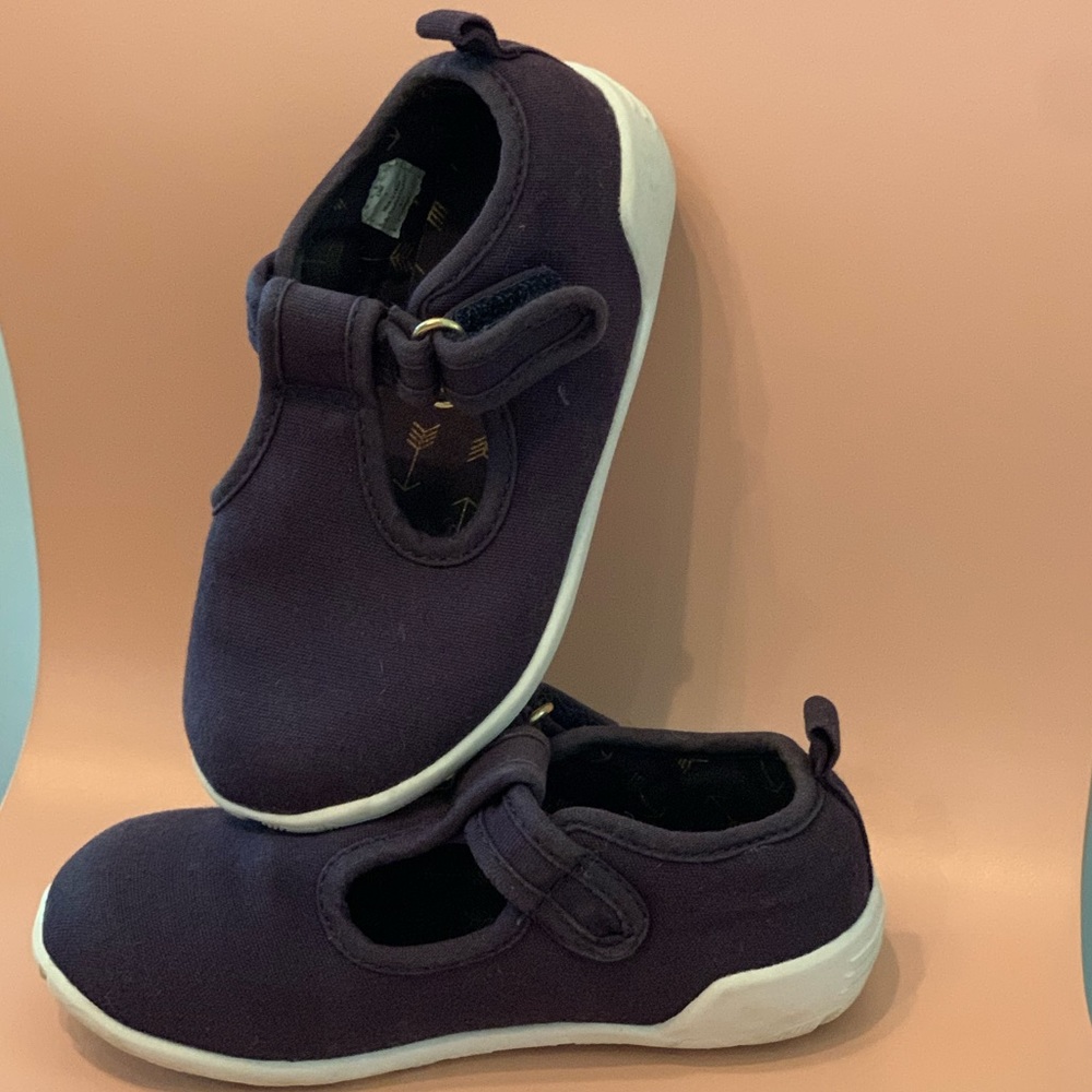 Native size 7 navy Velcro shoes